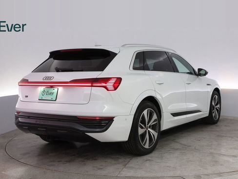 Used 2024 Audi Q8 e-tron Premium Plus image 12