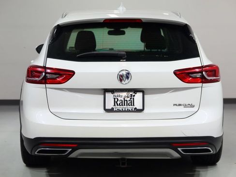 Used 2020 Buick Regal Preferred w/ Sights and Sounds Package AWD/4WD image 2