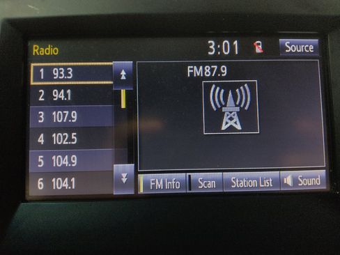 Used 2017 Toyota Camry LE FWD image 25