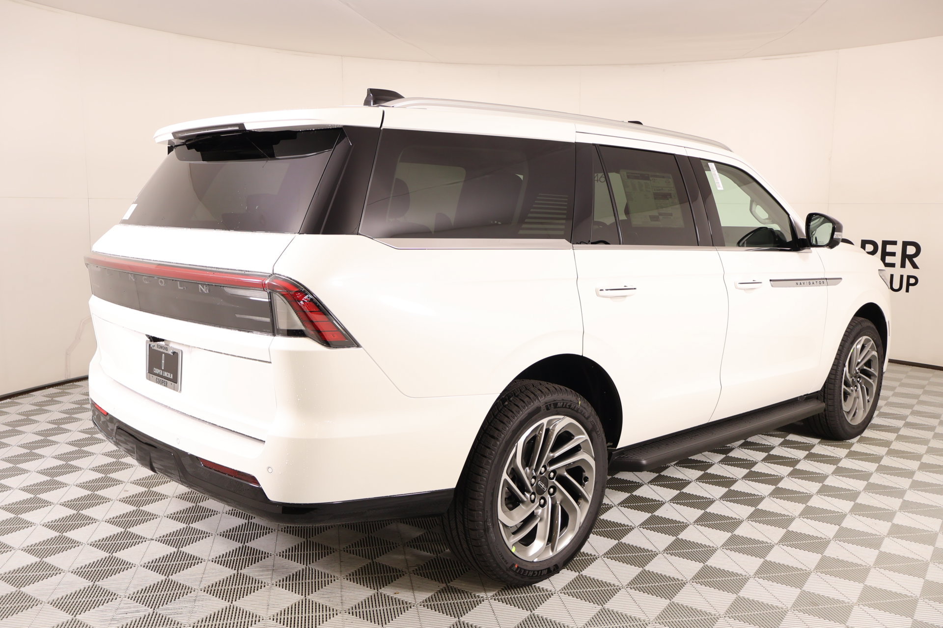 New 2026 Lincoln Navigator Premiere AWD/4WD image 21