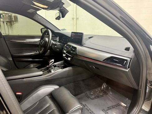 Used 2023 BMW M5 image 29