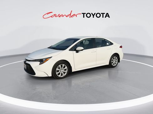 Certified 2025 Toyota Corolla LE FWD image 4