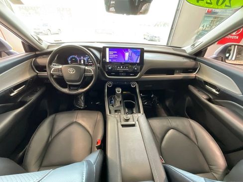 Certified 2024 Toyota Grand Highlander AWD image 8