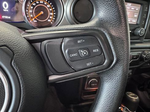 Used 2021 Jeep Gladiator Sport image 14