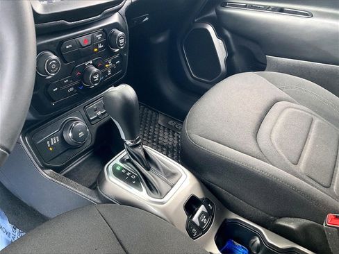 Used 2022 Jeep Renegade Latitude image 19