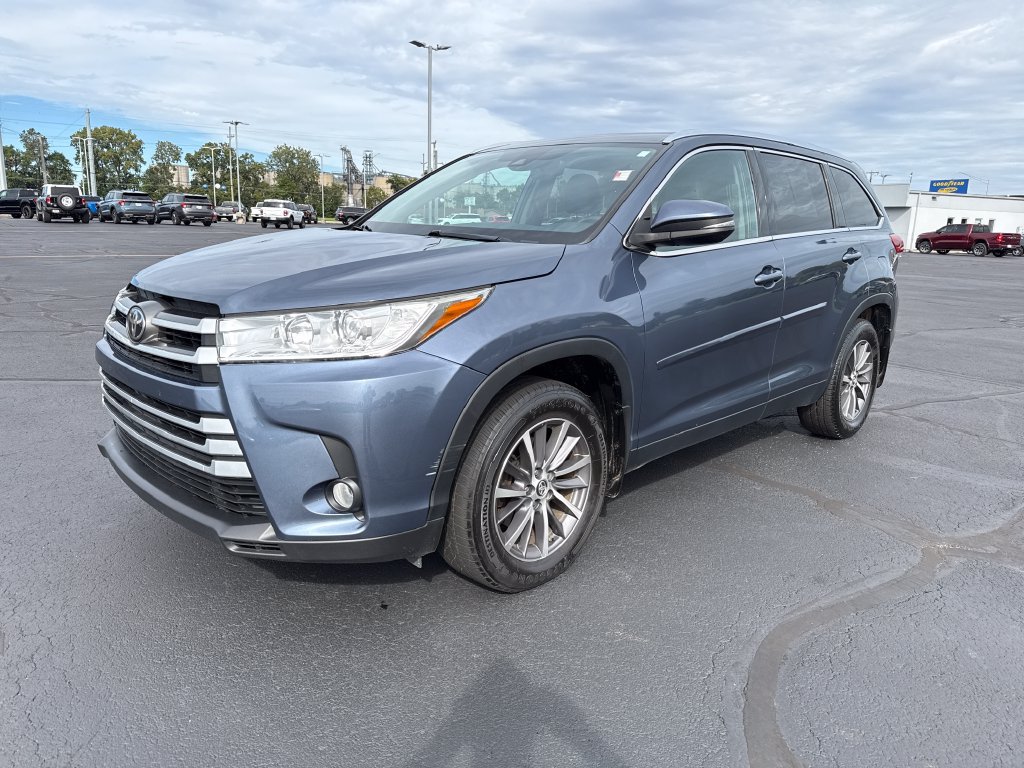 Used 2019 Toyota Highlander XLE AWD/4WD image 5