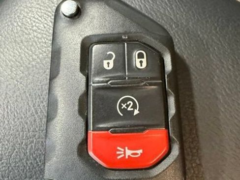 Used 2020 Jeep Gladiator Overland w/ Popular Equipment Package AWD/4WD image 25