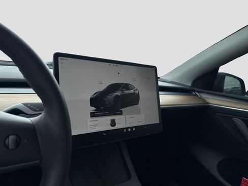 Used 2023 Tesla Model Y Performance AWD/4WD image 10