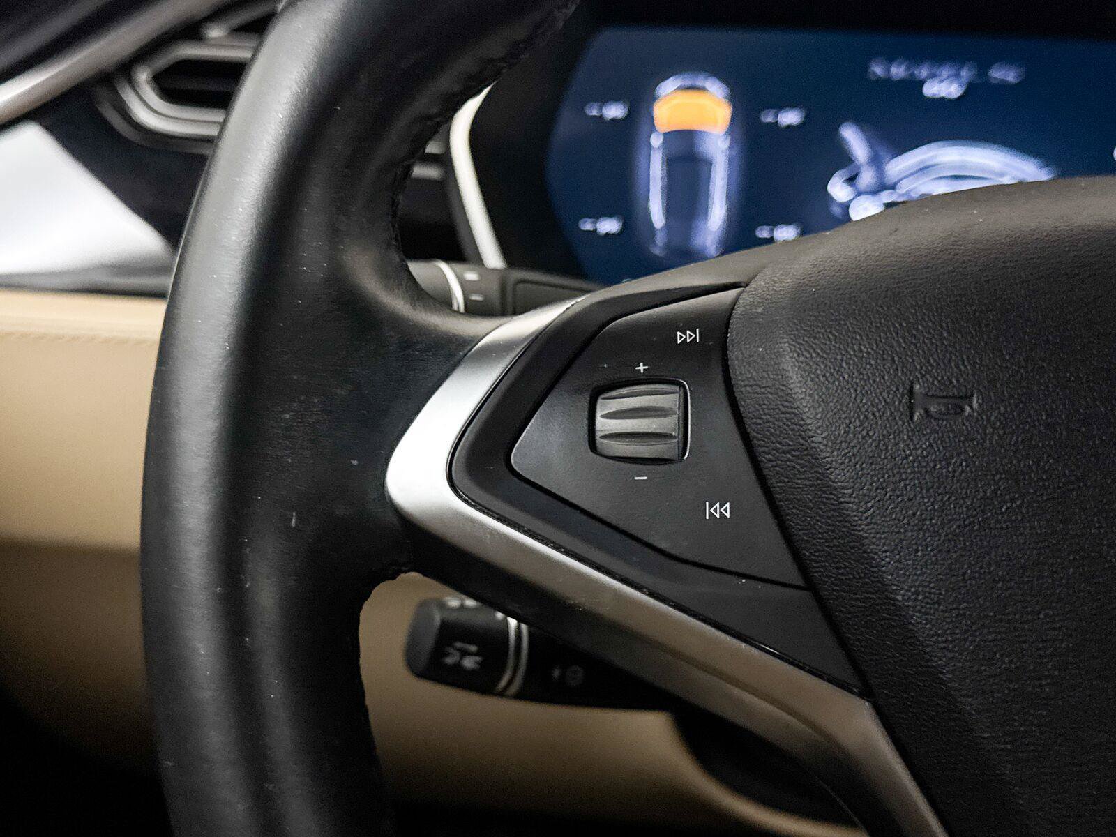 Used 2016 Tesla Model S 70 RWD image 32