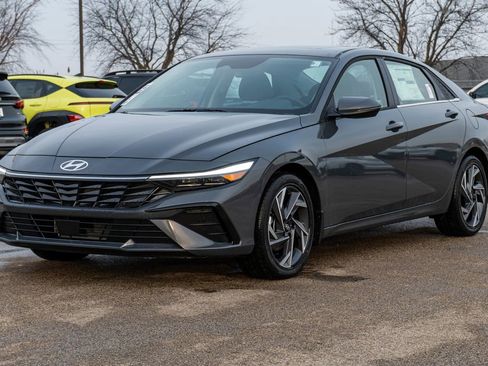 New 2025 Hyundai Elantra Limited image 3