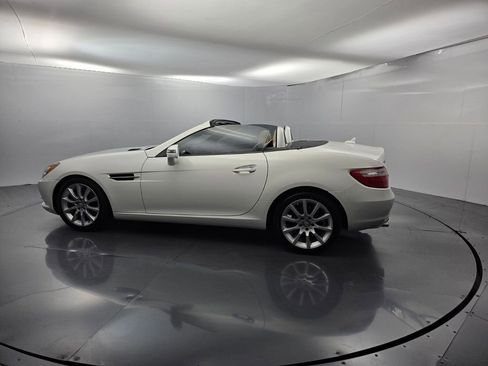 Used 2016 Mercedes-Benz SLK 300 image 7
