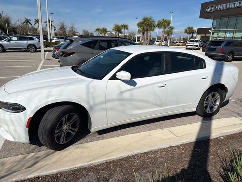 Used 2015 Dodge Charger SE w/ Popular Equipment Group image 3