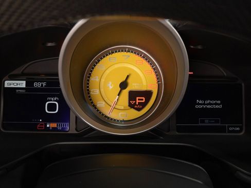 Used 2019 Ferrari Portofino RWD image 29