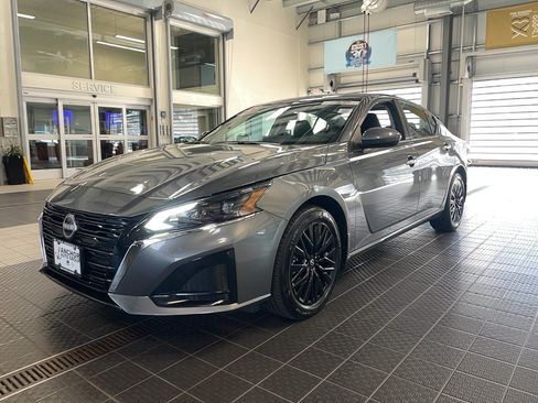 Used 2025 Nissan Altima 2.5 SV w/ SV Special Edition Package AWD/4WD image 3