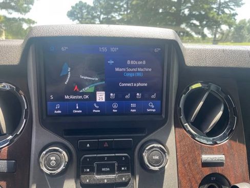 Used 2015 Ford F250 Lariat w/ Lariat Interior Package AWD/4WD image 21