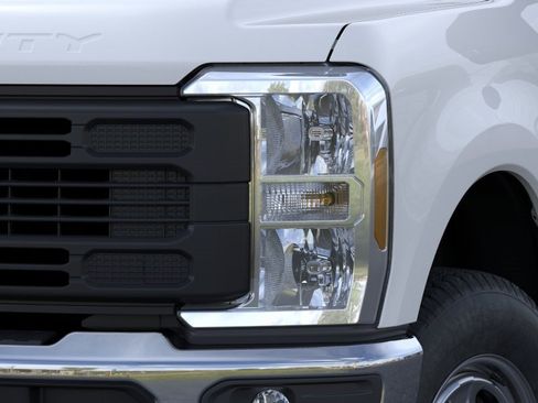 New 2026 Ford F250 XL w/ FX4 Off-Road Package AWD/4WD image 19