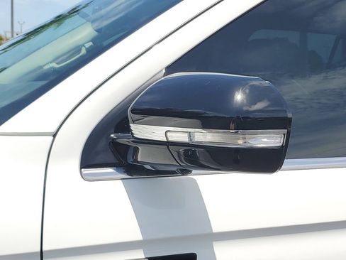 Used 2024 Lincoln Navigator Premiere AWD/4WD image 12