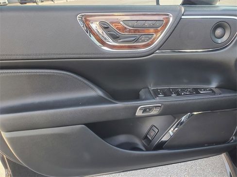 Used 2019 Lincoln Continental Reserve image 12