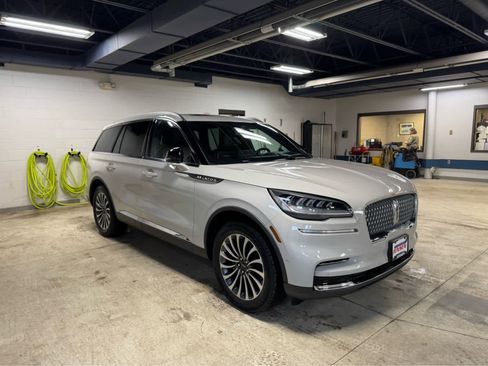 Used 2022 Lincoln Aviator Reserve w/ Equipment Group 201A image 3