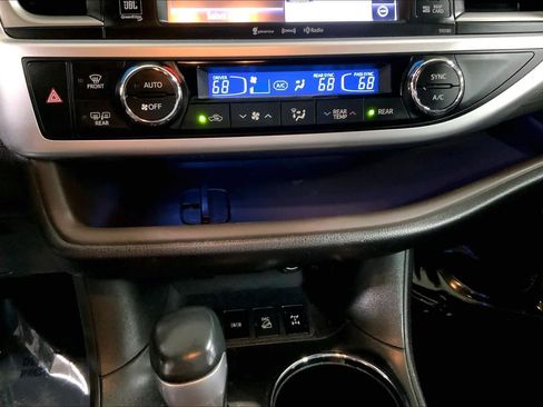 Used 2018 Toyota Highlander Limited AWD/4WD image 34