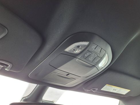 Used 2026 Chrysler Pacifica Select FWD image 8