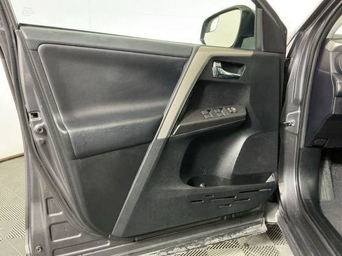 Used 2016 Toyota RAV4 XLE FWD image 21
