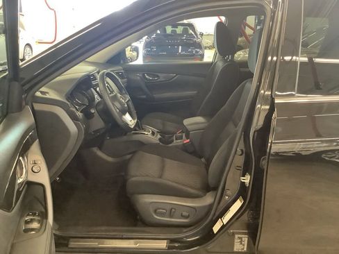 Used 2020 Nissan Rogue SV AWD/4WD image 16