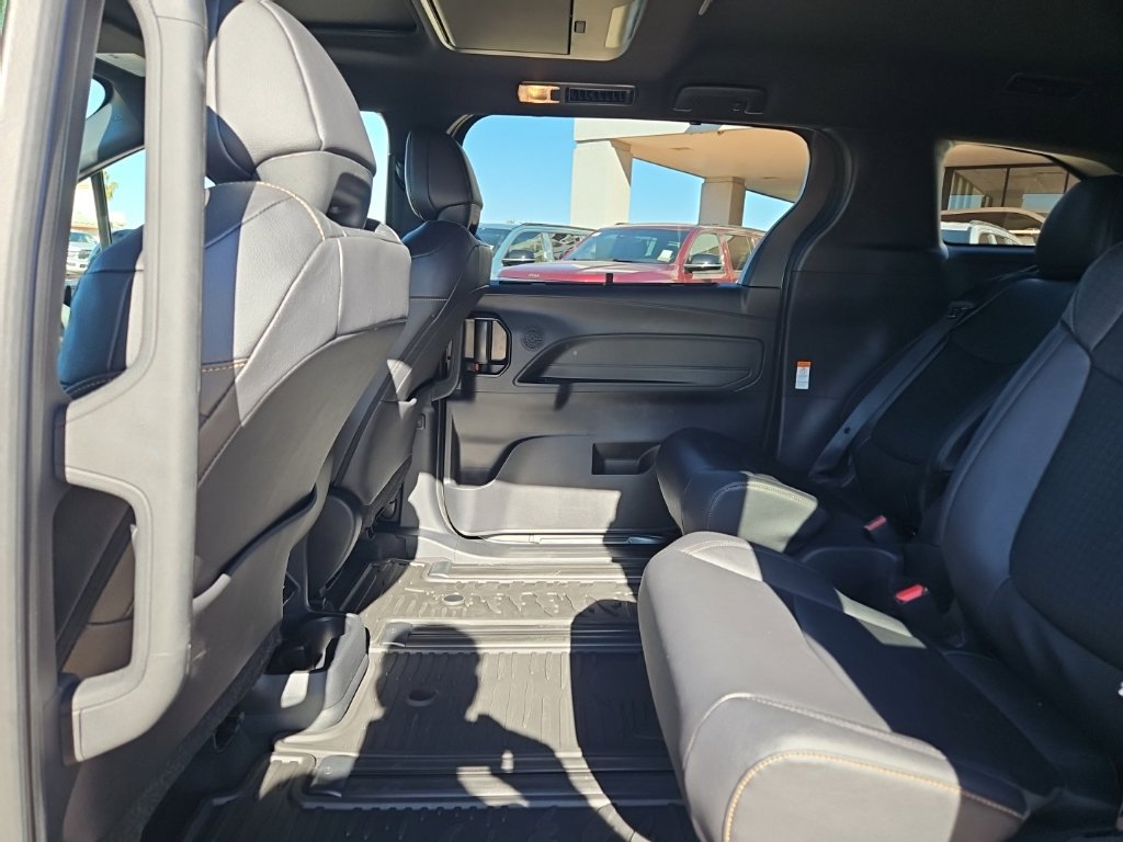 Used 2025 Toyota Sienna XLE Woodland Edition AWD/4WD image 18