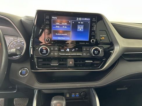 Used 2022 Toyota Highlander XLE image 20