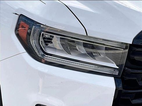 Used 2021 GMC Acadia SLE w/ Driver Convenience Package image 28