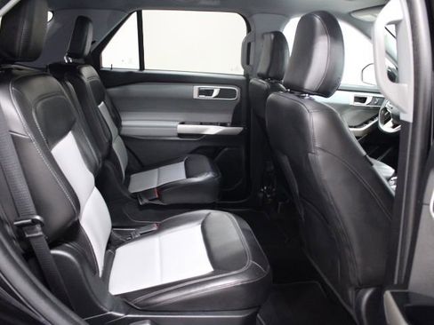 Used 2022 Ford Explorer XLT w/ Equipment Group 202A image 25