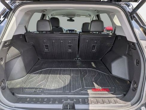 Used 2022 GMC Terrain SLT w/ Infotainment Package II FWD image 12