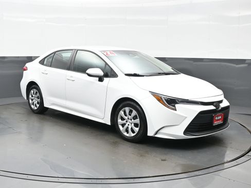 Used 2024 Toyota Corolla LE FWD image 8