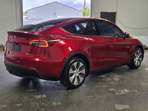 Used 2024 Tesla Model Y Long Range AWD/4WD image 4