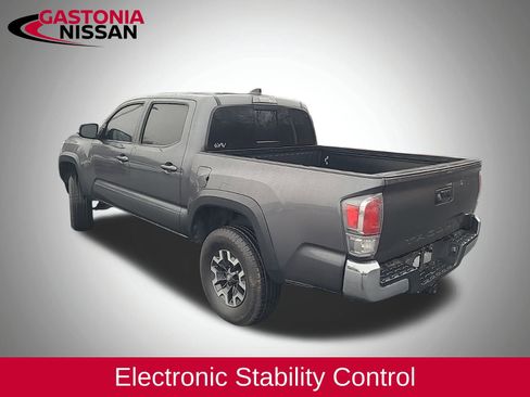 Used 2022 Toyota Tacoma TRD Off-Road image 13