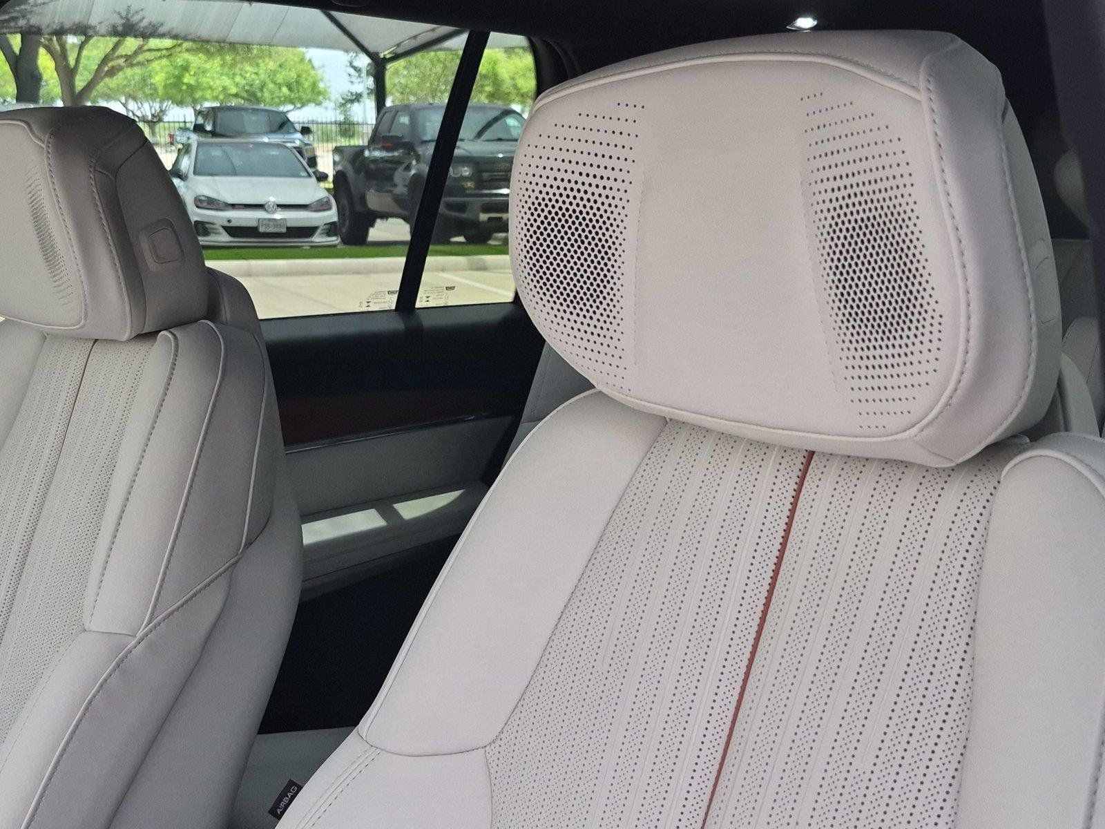 New 2027 Cadillac Vistiq Sport w/ LPO, Floor Liner Package AWD/4WD image 12