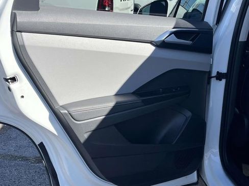 Used 2024 Volkswagen Taos SE image 16