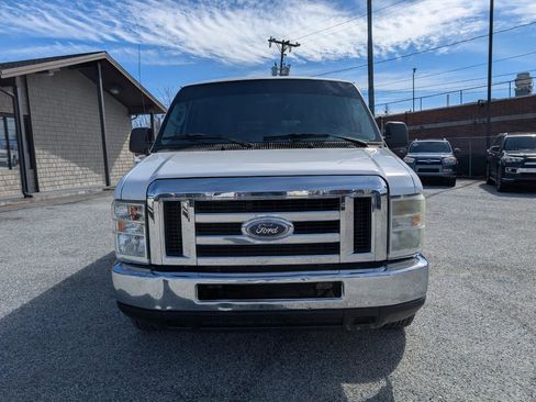 Used 2011 Ford E-350 and Econoline 350 XLT image 2