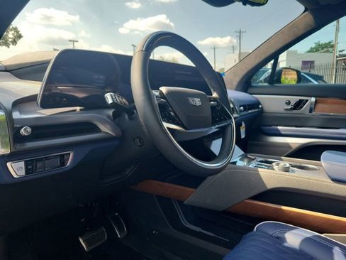 New 2026 Cadillac Vistiq Premium Luxury w/ LPO, Floor Liner Package image 23