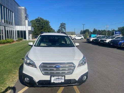 Used 2017 Subaru Outback 2.5i Premium AWD/4WD image 2