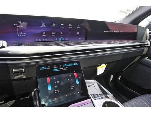 New 2026 Cadillac Escalade IQ Luxury 1 image 16