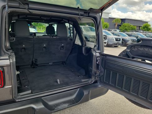 Used 2024 Jeep Wrangler Unlimited Sport AWD/4WD image 9