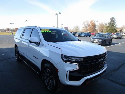 Certified 2023 Chevrolet Suburban Z71 w/ Luxury Package image 8