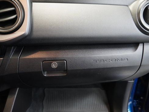 Used 2016 Toyota Tacoma TRD Off-Road image 35