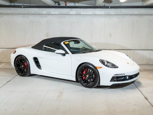 Certified 2025 Porsche 718 Boxster S RWD image 7