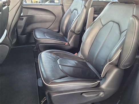 Certified 2020 Chrysler Pacifica Limited w/ Advanced Safetytec Group image 17