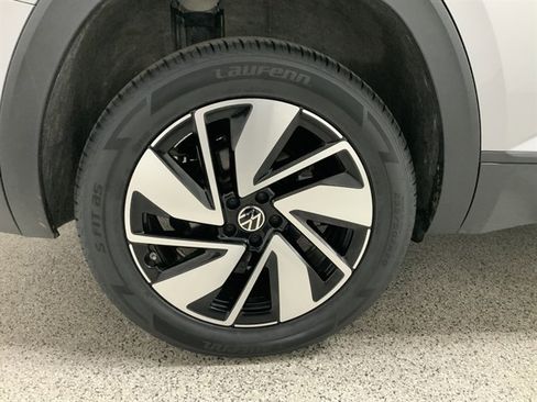 Used 2025 Volkswagen Atlas SE AWD/4WD image 13