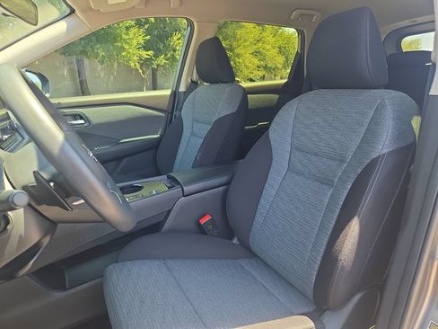 Used 2023 Nissan Rogue SV FWD image 14
