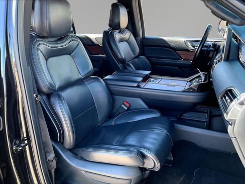 Used 2024 Lincoln Navigator Premiere image 28