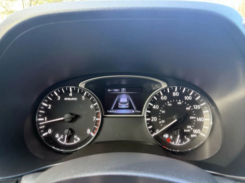 Used 2017 Nissan Pathfinder SV image 18